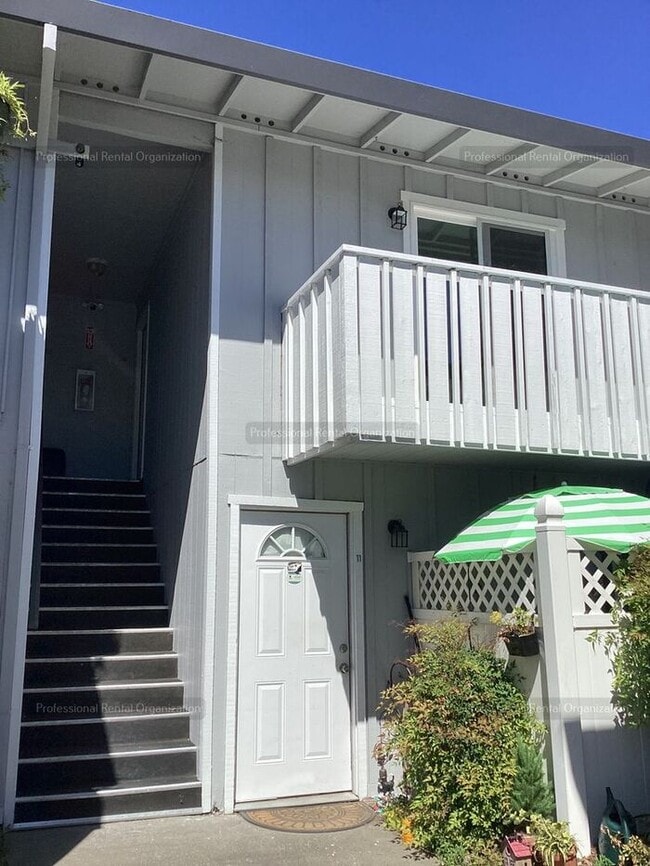 property at 445 S E St