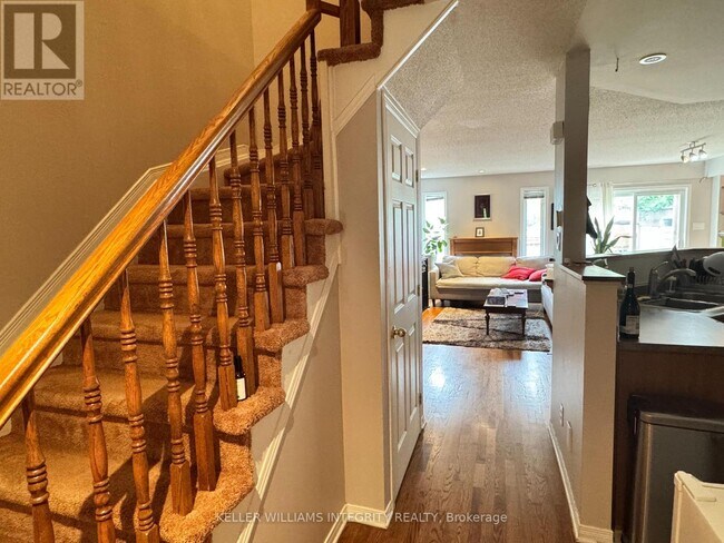 5 Santa Cruz Private in Ottawa, ON - Building Photo - Building Photo