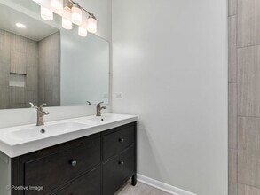 2731 W St Georges Ct in Chicago, IL - Building Photo - Building Photo
