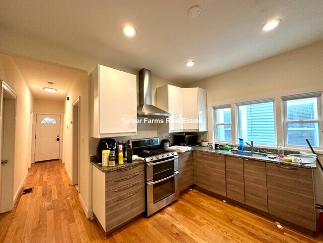 7 Sudan St, Unit 1 in Boston, MA - Foto de edificio - Building Photo