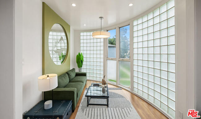 6255 W Olympic Blvd in Los Angeles, CA - Building Photo - Building Photo