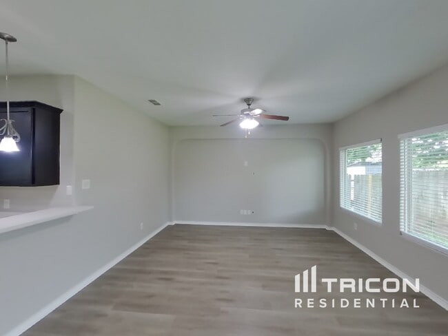 11600 Anna Grace Dr in Burleson, TX - Building Photo - Building Photo