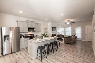 Room in Townhome on Shaffer Ct in Union City, GA - Foto de edificio - Building Photo