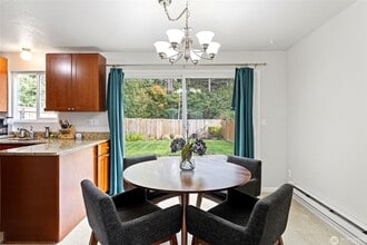 1520 NE 195th St in Lake Forest Park, WA - Building Photo - Building Photo