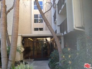 1115 Raintree Cir in Culver City, CA - Building Photo - Building Photo