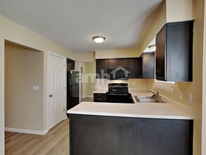 8428 Stratford Ct in Florence, KY - Building Photo - Building Photo