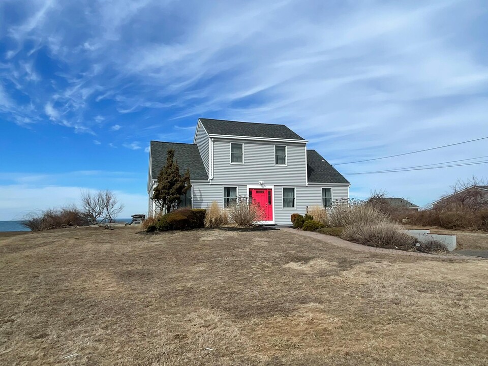 54505 County Rd 48 in Southold, NY - Building Photo