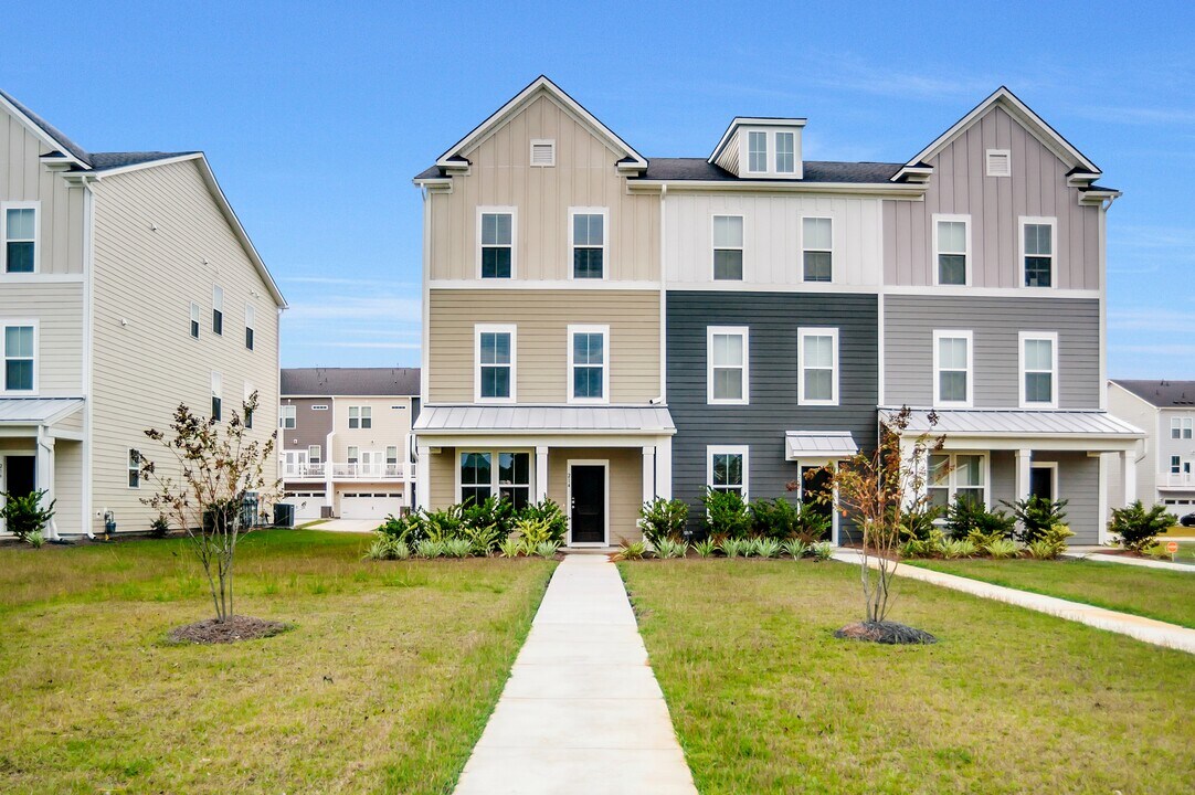 214 Yorkshire Dr in Moncks Corner, SC - Building Photo