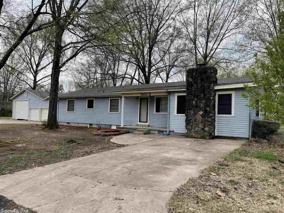 1801 Graham Rd in Jacksonville, AR - Building Photo