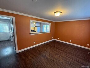 40611 W 10 Mile Rd in Novi, MI - Building Photo - Building Photo