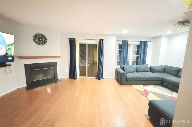 44 Heather Ct in Monmouth Junction, NJ - Building Photo - Building Photo