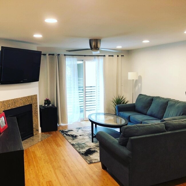 7323 Sand Point Way NE in Seattle, WA - Building Photo - Building Photo