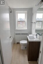 1024 King St E in Hamilton, ON - Building Photo - Building Photo