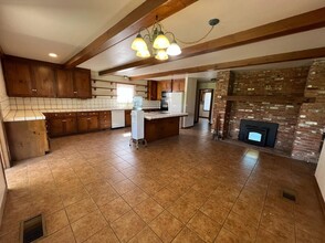 5088 Avenue 384 in Dinuba, CA - Building Photo - Building Photo