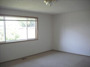 16402 NE 8th St in Vancouver, WA - Building Photo - Building Photo