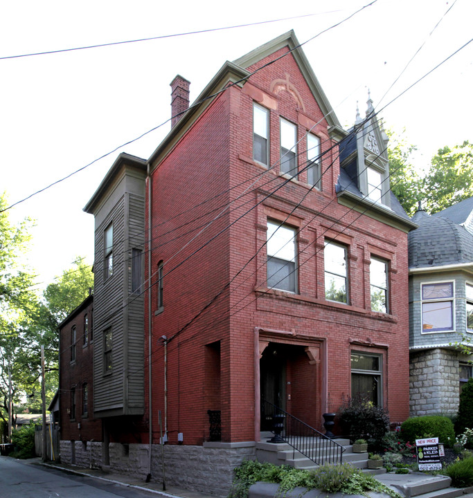 215 W Burnett Ave in Louisville, KY - Building Photo