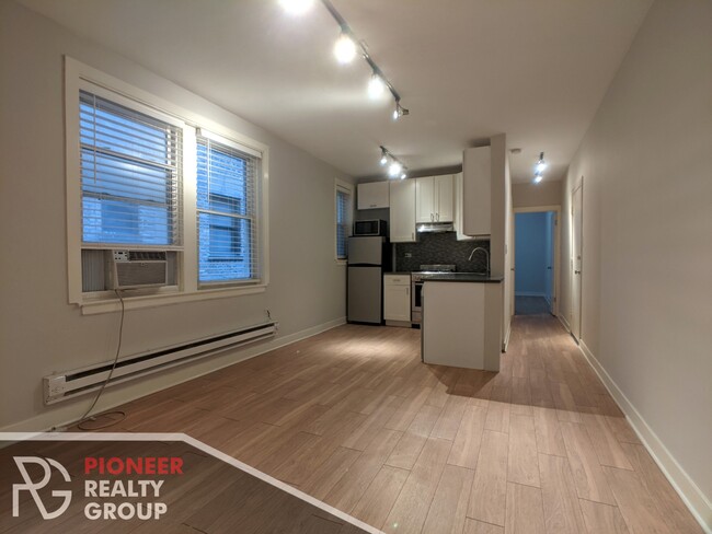 517 W Belmont Ave, Unit 34 in Chicago, IL - Foto de edificio - Building Photo