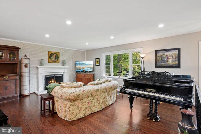 6542 Hitt Ave in McLean, VA - Building Photo - Building Photo