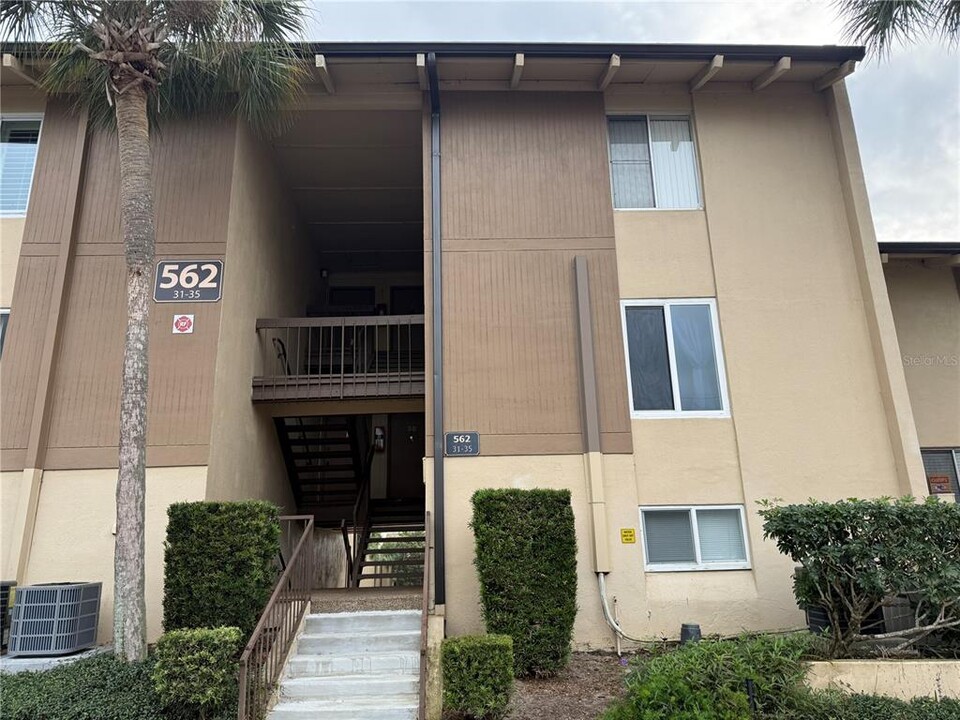 562 Orange Dr in Altamonte Springs, FL - Building Photo