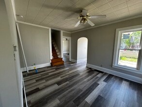 420 E 2nd Ave in Mitchell, SD - Foto de edificio - Building Photo