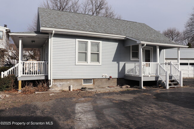 712 W Lackawanna Ave in Blakely, PA - Building Photo - Building Photo