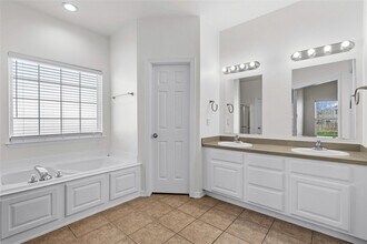 421 Kate Dr in Centerton, AR - Building Photo - Building Photo