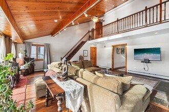 197 Point Breeze Dr in West Milford, NJ - Building Photo - Building Photo