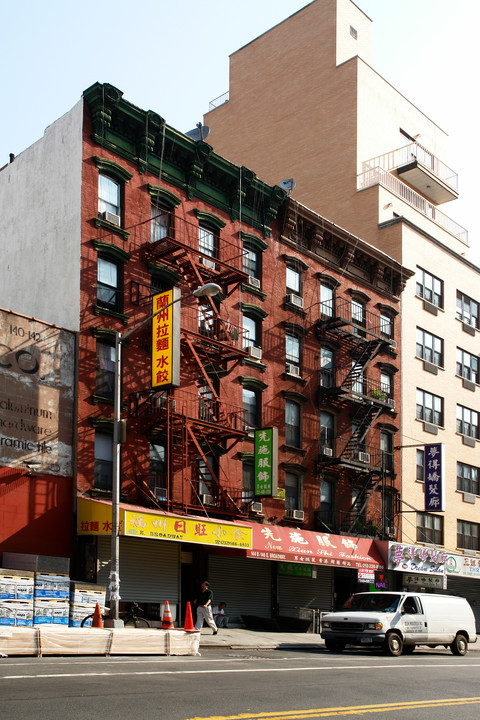 146 E Broadway in New York, NY - Building Photo