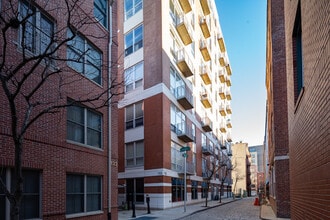 113 N Bread St in Philadelphia, PA - Building Photo - Building Photo