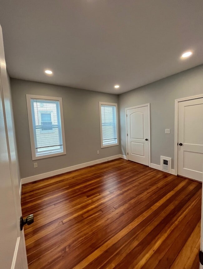 31 Faywood Ave, Unit 2