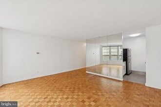 224 W Rittenhouse Square in Philadelphia, PA - Building Photo - Building Photo