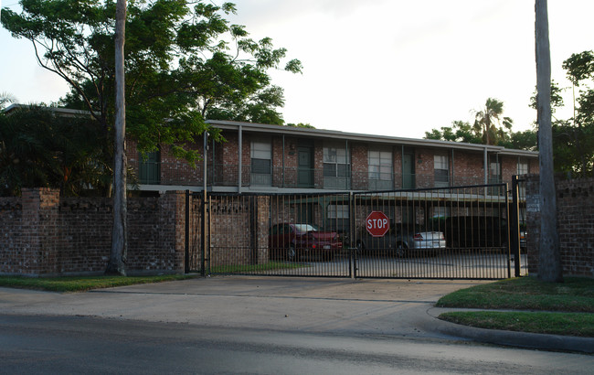 The Fountains Apartments in Corpus Christi, TX - Building Photo - Building Photo