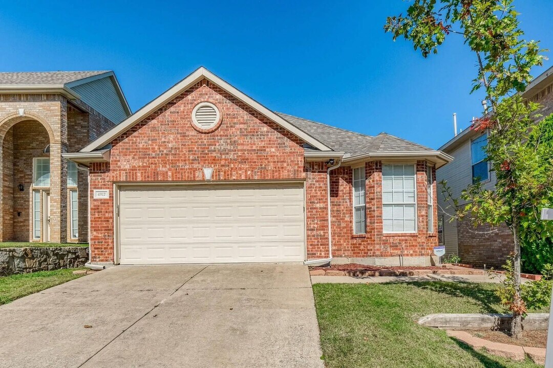 4917 Lodgepole Ln in Fort Worth, TX - Building Photo