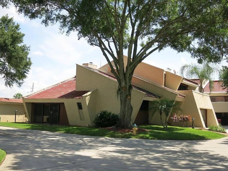 17 Casarena Ct in Winter Haven, FL - Building Photo