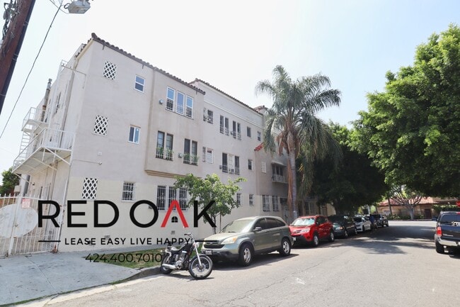 706 N St Andrews Pl in Los Angeles, CA - Building Photo - Building Photo