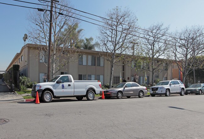 208 Cornuta Apartments in Bellflower, CA - Building Photo - Building Photo