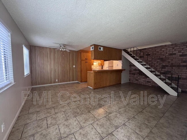 1331 Pinetree Dr in Stockton, CA - Foto de edificio - Building Photo