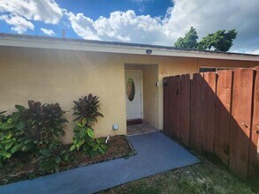 1455 Longarzo Pl in West Palm Beach, FL - Building Photo - Building Photo