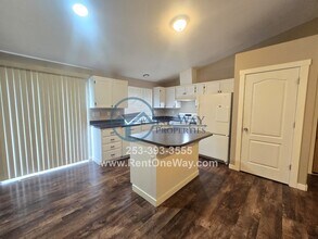 1120 S 90th St Ct in Tacoma, WA - Foto de edificio - Building Photo