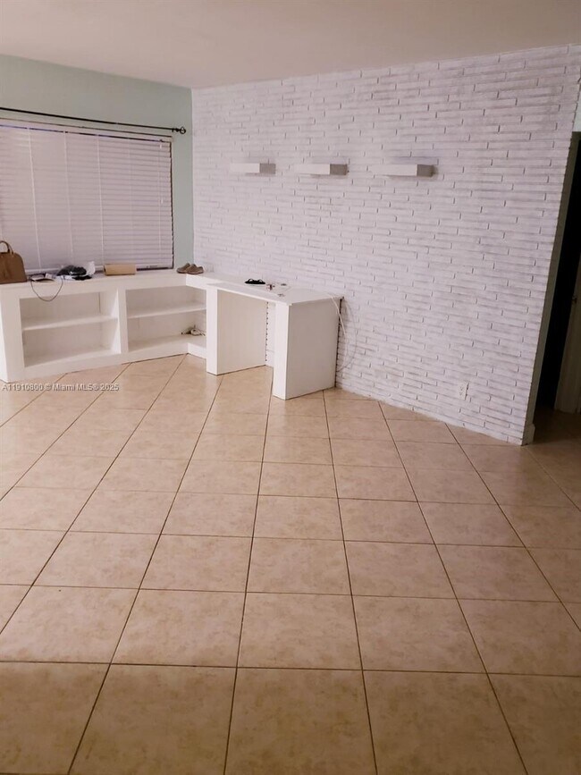 1031 N 16th Ct in Hollywood, FL - Foto de edificio - Building Photo