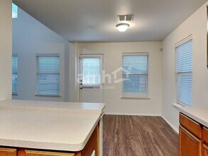 1036 Cove Hollow Dr in Cedar Hill, TX - Foto de edificio - Building Photo