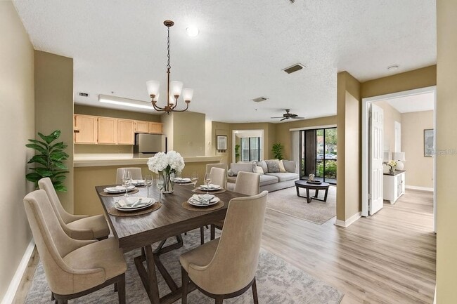 4057 Crockers Lake Blvd, Unit 13 in Sarasota, FL - Building Photo - Building Photo