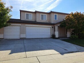 6110 E Sussex Way in Fresno, CA - Building Photo - Building Photo