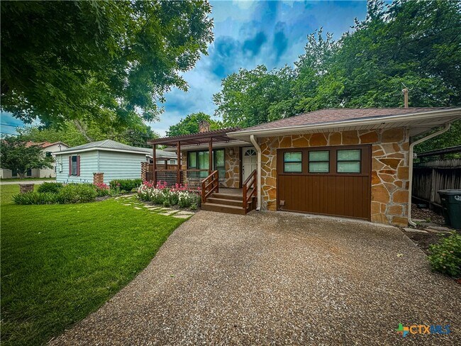 1025 Mulberry Ave in New Braunfels, TX - Building Photo - Building Photo