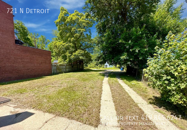 721 N Detroit Ave in Toledo, OH - Foto de edificio - Building Photo