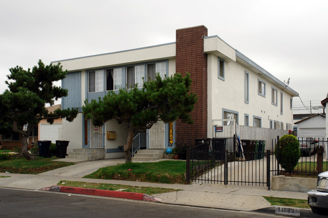 11529 Eucalyptus Ave in Hawthorne, CA - Building Photo - Building Photo