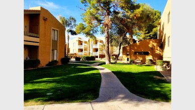 Lucera Apartments Homes in Mesa, AZ - Foto de edificio - Building Photo