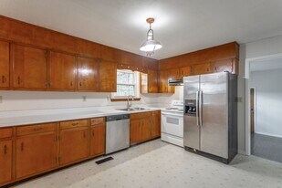 7005 Genoa Dr in Chattanooga, TN - Building Photo