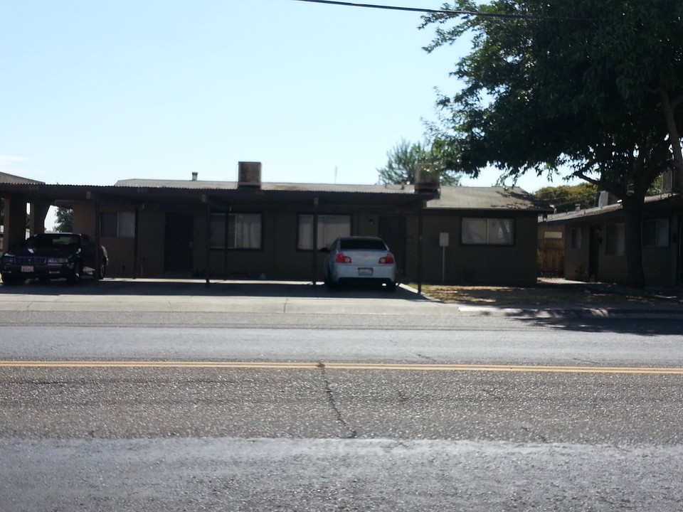 800-806 S Santa Fe St in Visalia, CA - Building Photo