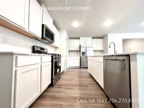 124 Dorian Pl in Troutman, NC - Building Photo - Building Photo